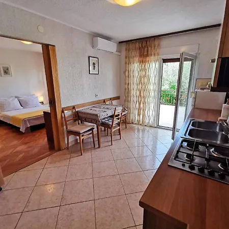 Nettes In Mit Terrasse Apartman Crikvenica