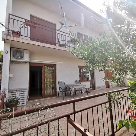 Nettes In Mit Terrasse Apartman *